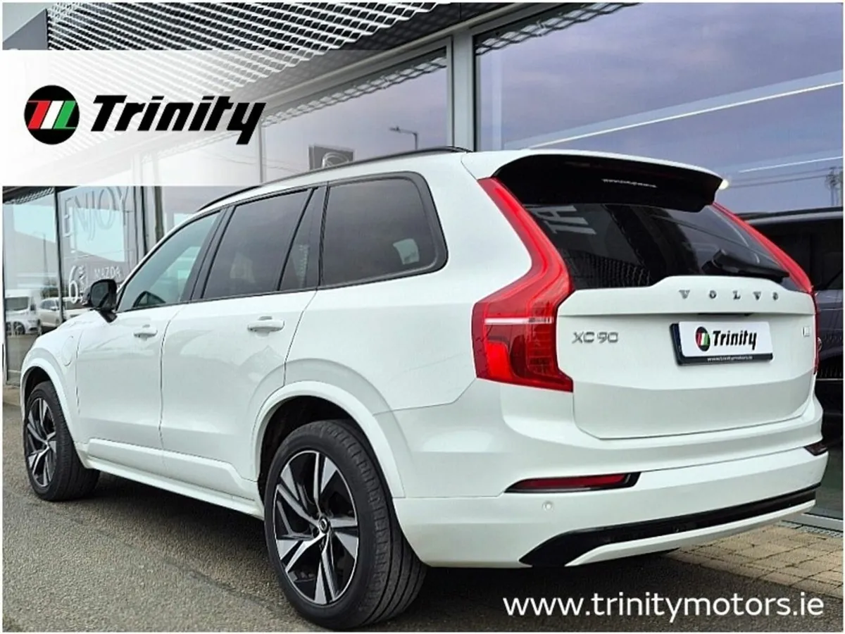 Volvo XC90 ** R DESIGN T8 ** HUGE SPEC ** STUNNING - Image 3