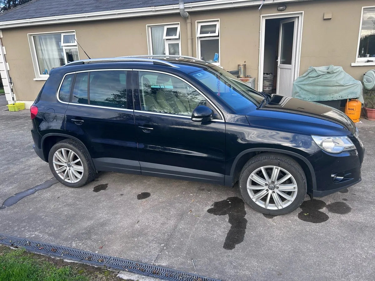 2011 VW TIGUAN - Image 1