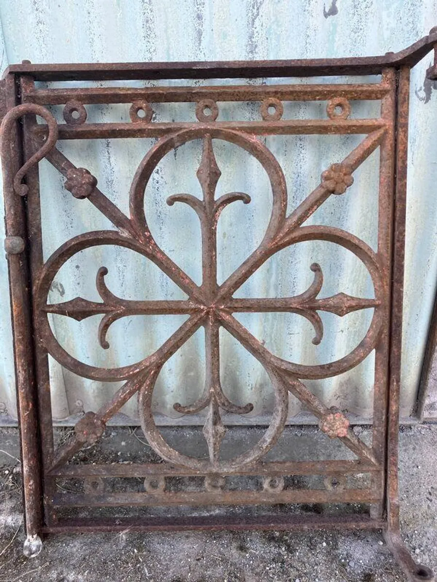 Vintage cast iron gates & panels - Image 2