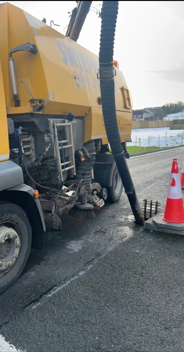 SWEEPER FOR HIRE - Image 4