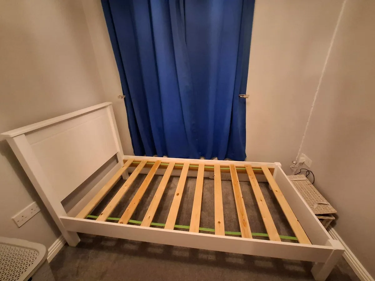 Single bed with matress - Image 1