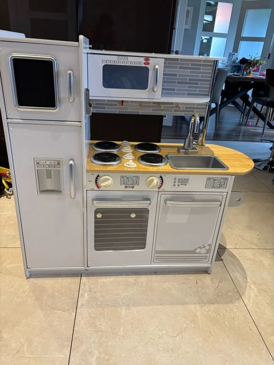 kids toy kitchen - Image 1