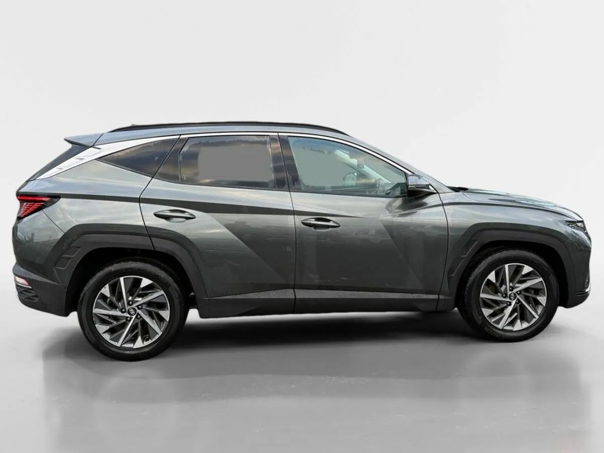 Hyundai Tucson 2WD Executive Plus - Image 2