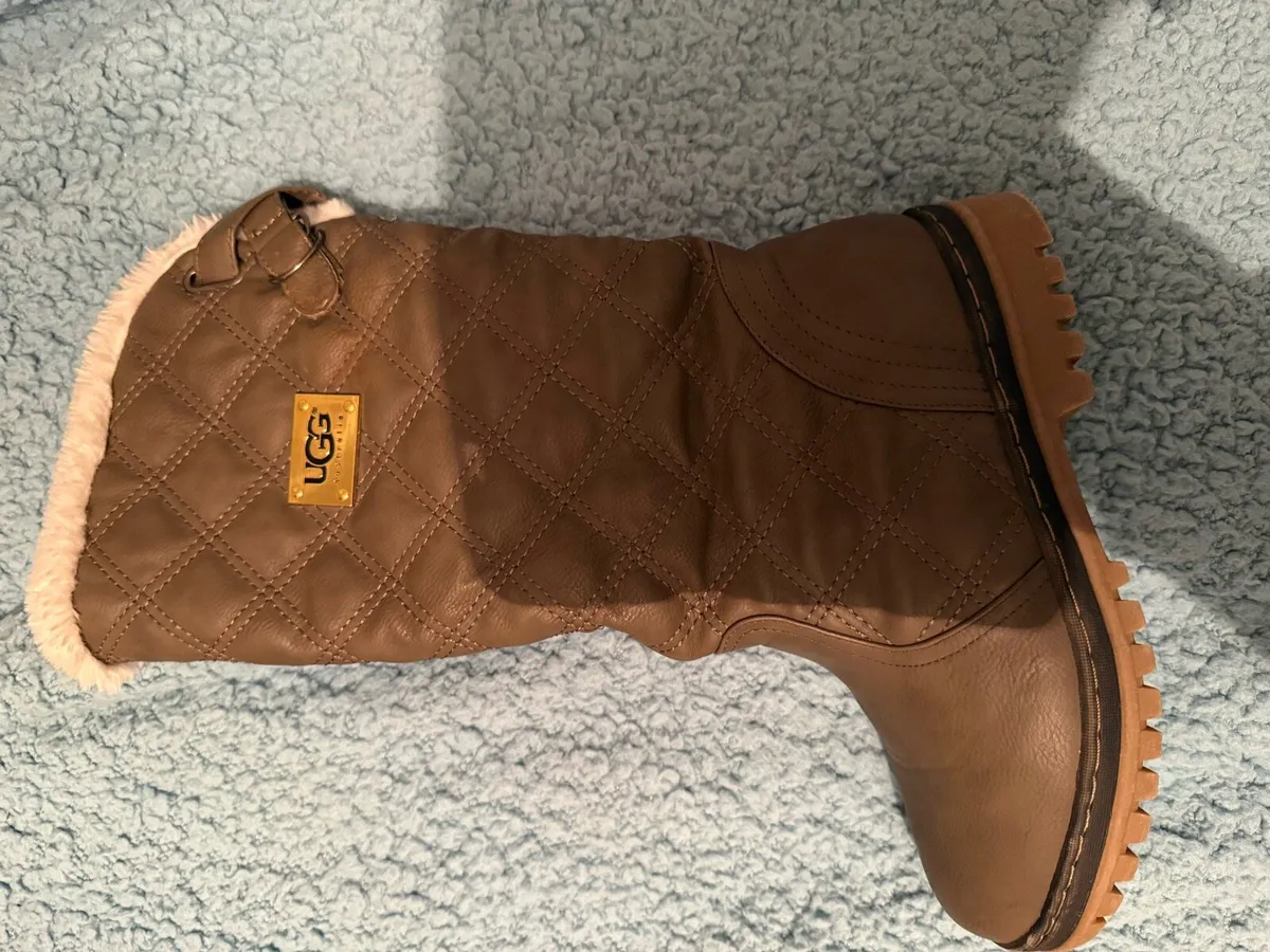 UGG boots - Image 1