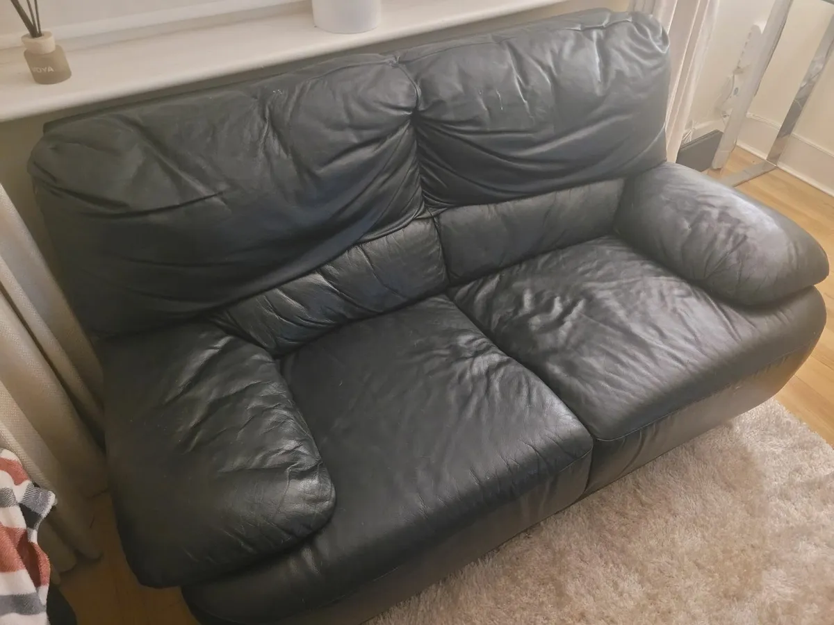 Black leather couch - Image 2