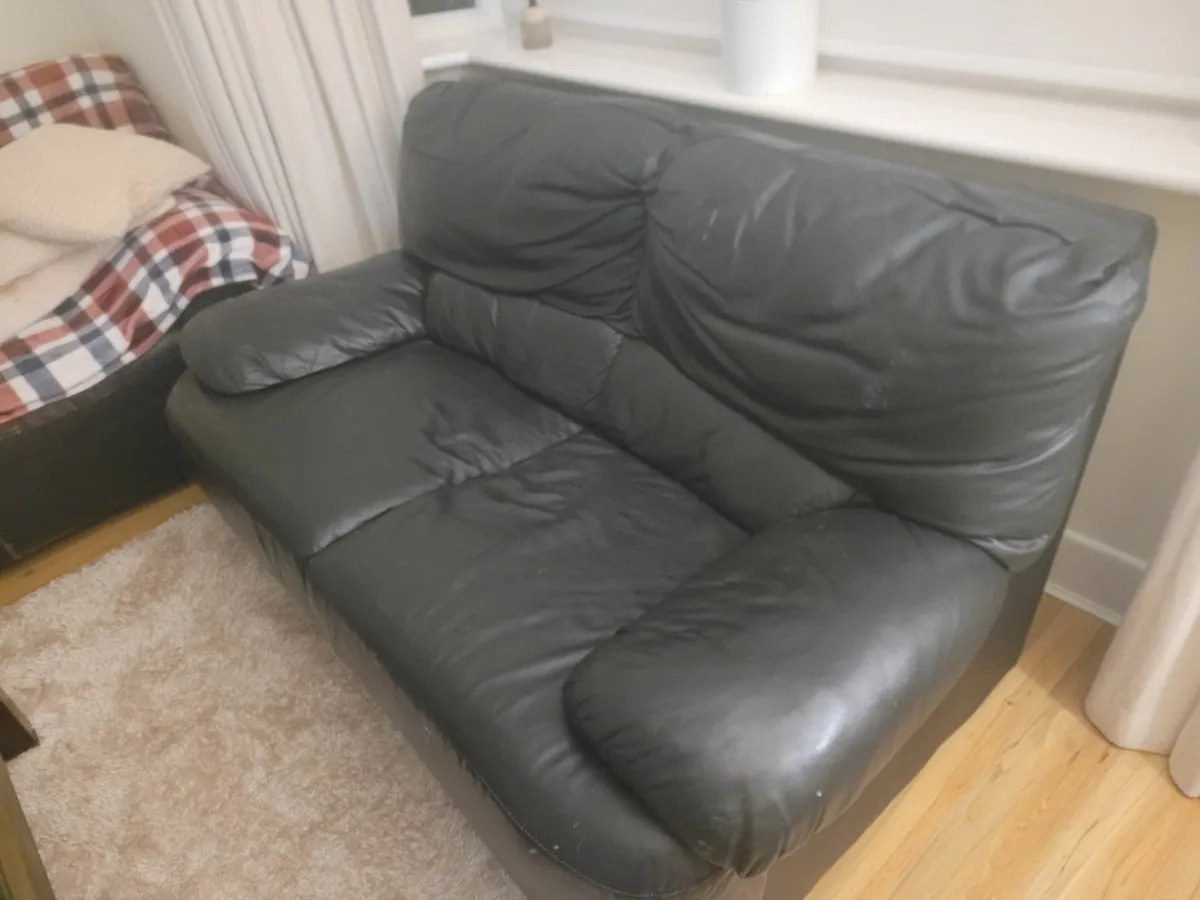 Black leather couch - Image 3