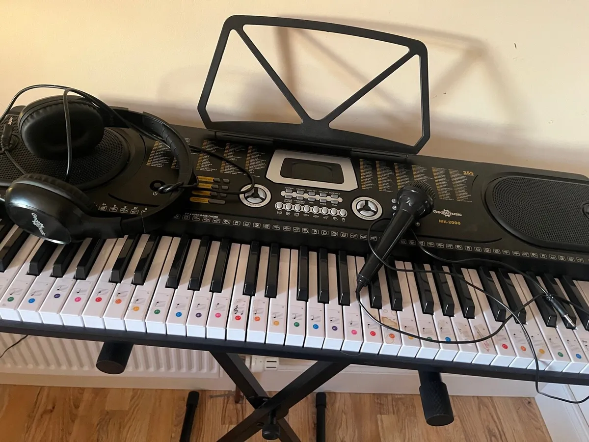 Music keyboard - Image 1