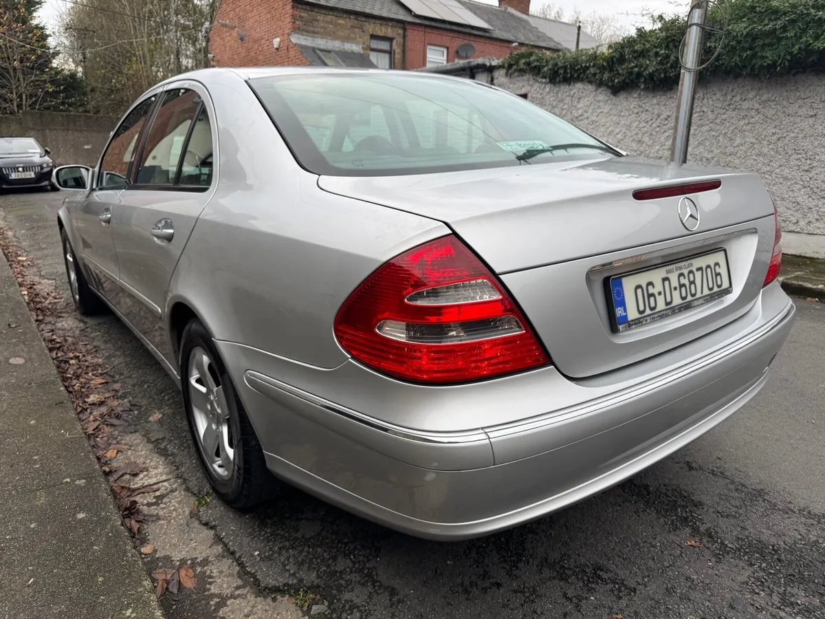 06 Mercedes E-Class E200 - Excellent Condition - Image 2