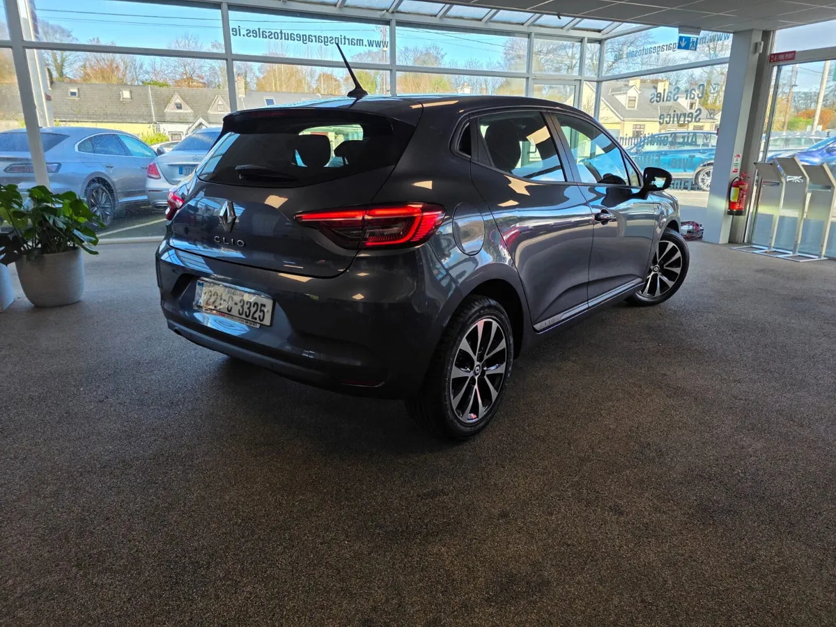 Renault Clio 1.0 Petrol Iconic 2022 - Image 4