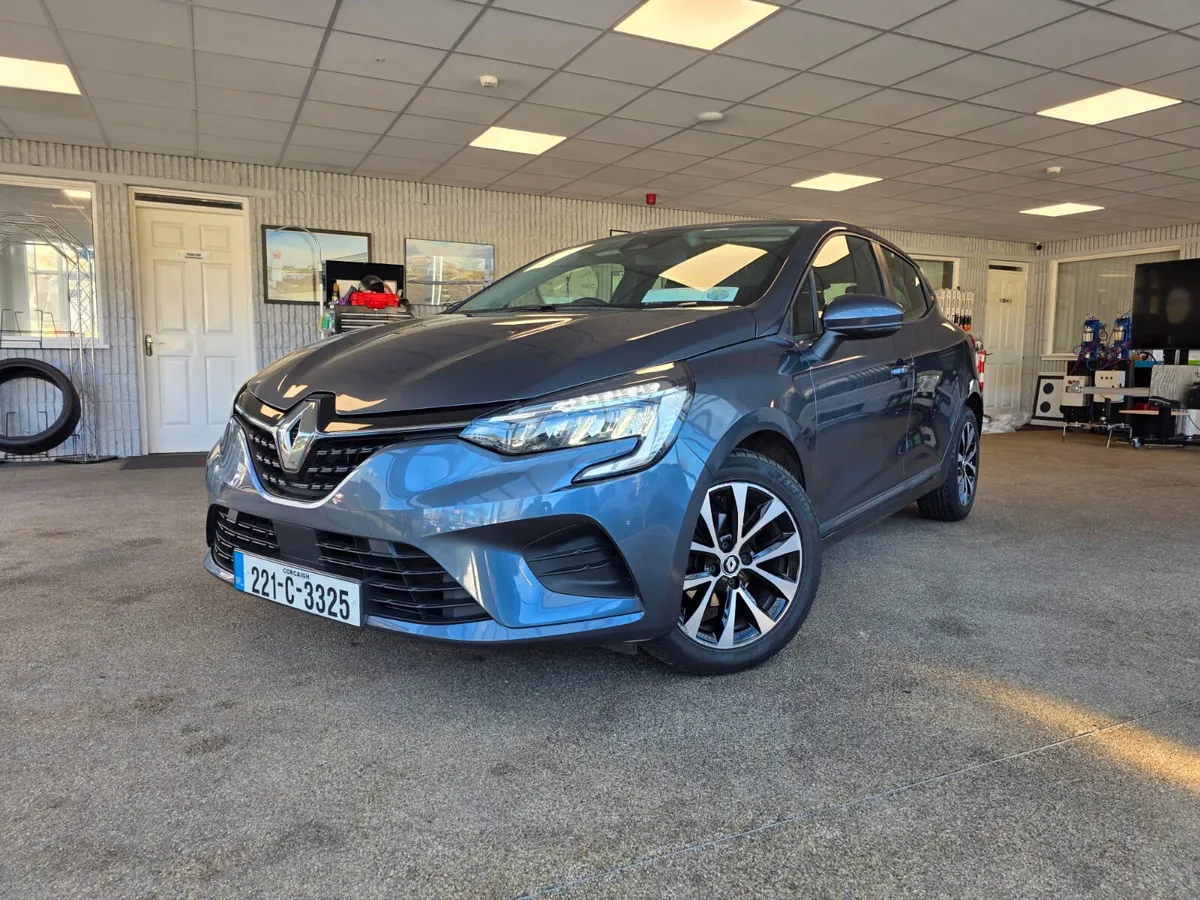 Renault Clio 1.0 Petrol Iconic 2022 - Image 1