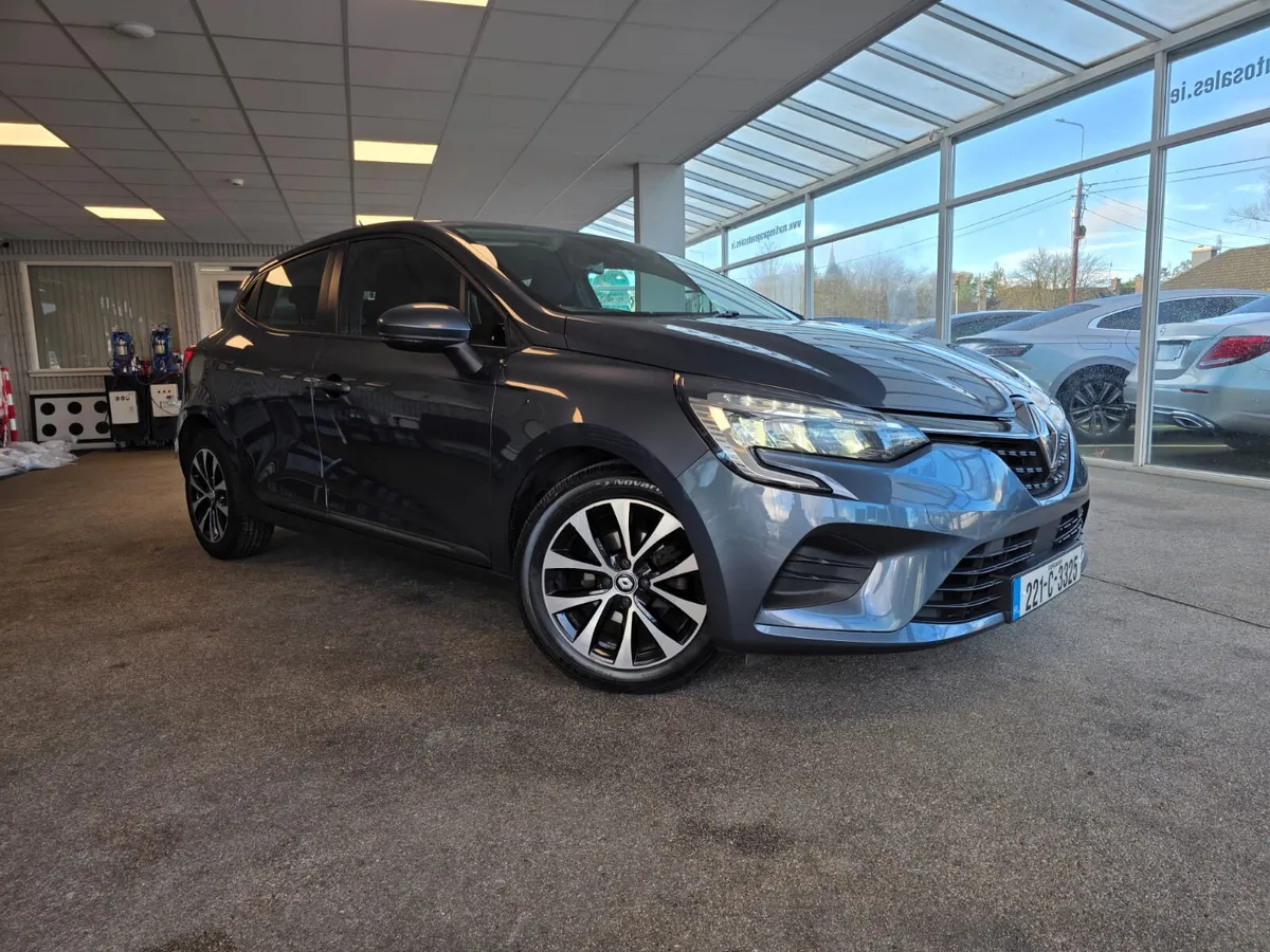 Renault Clio 1.0 Petrol Iconic 2022 - Image 2