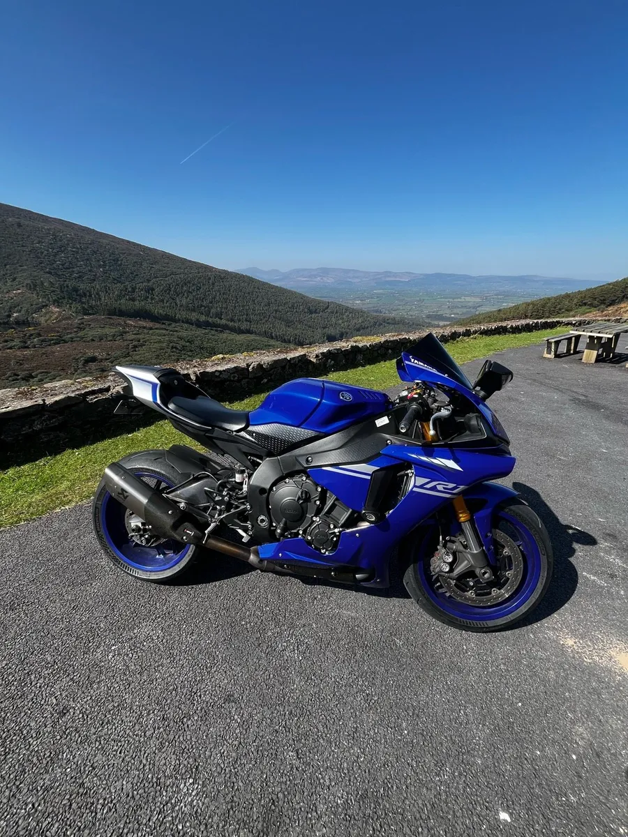 2017 YAMAHA R1 - Image 4