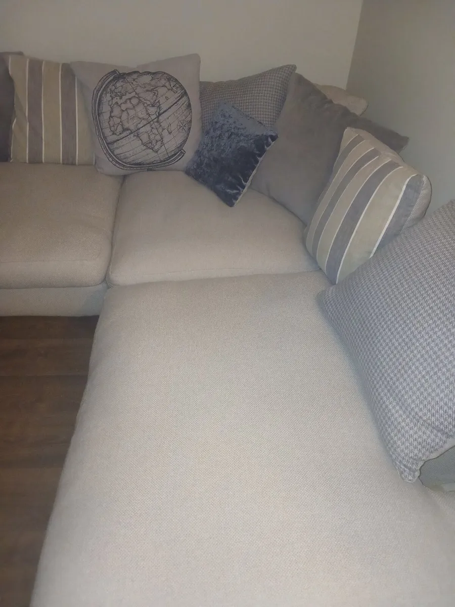 Couch - Image 2