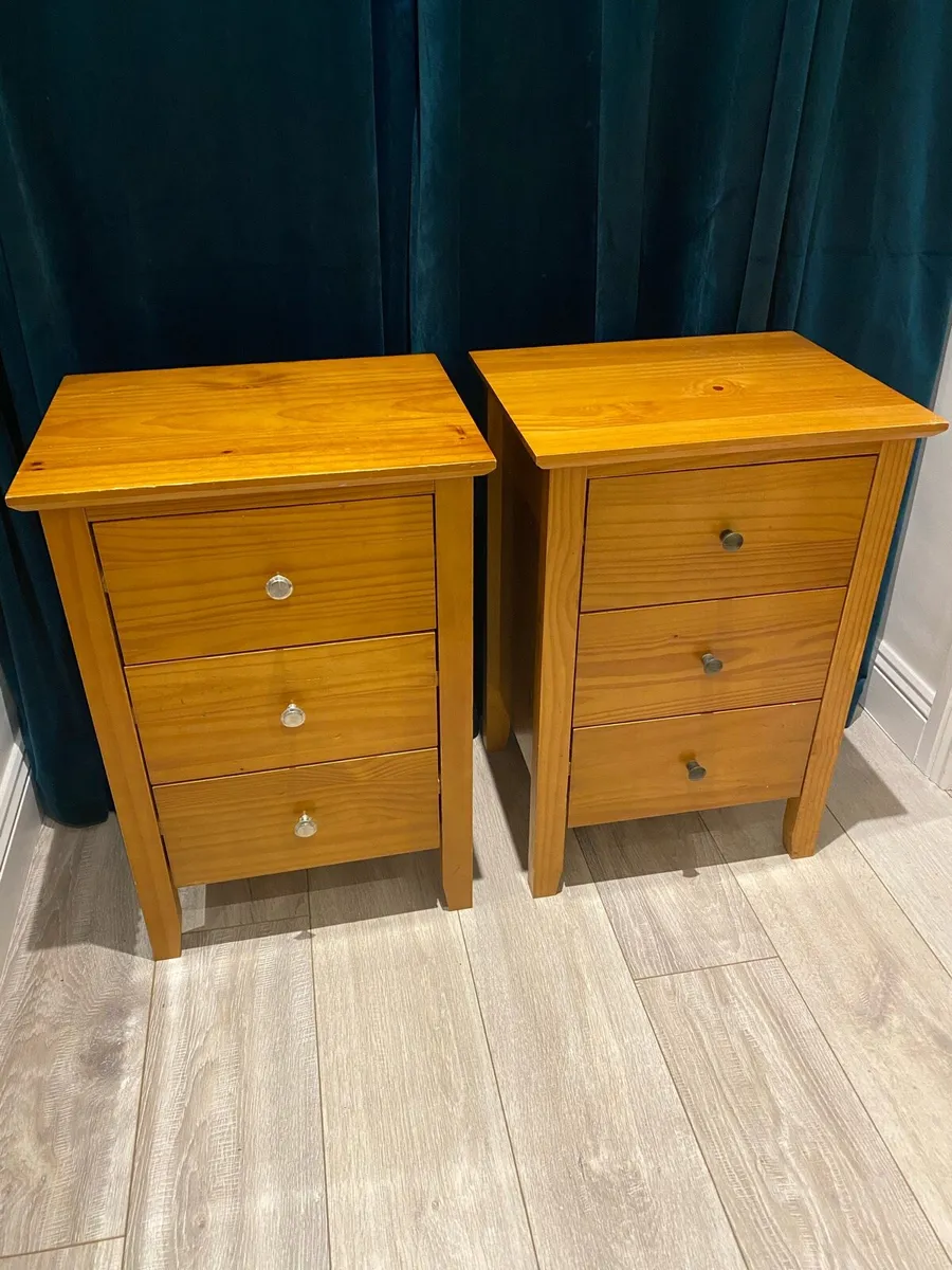 Pair of pine lockers - Image 1