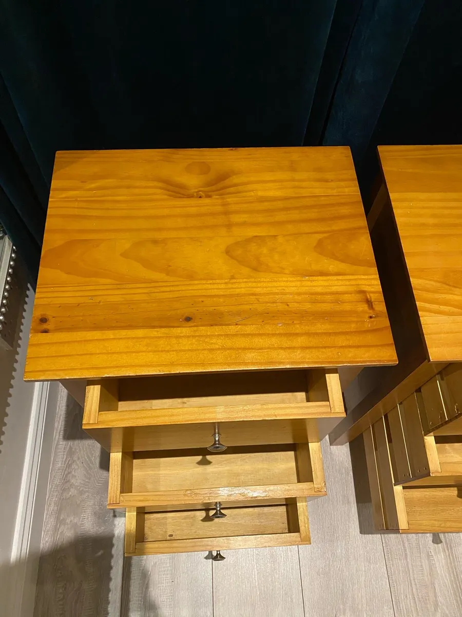 Pair of pine lockers - Image 4