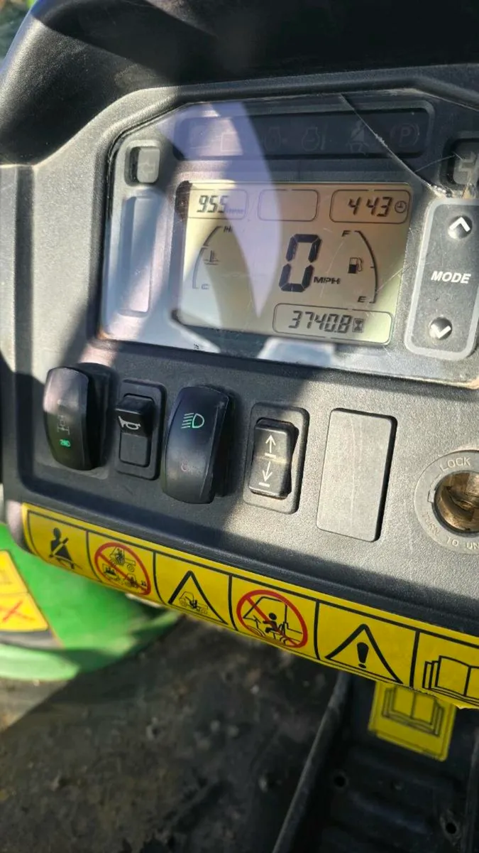 John Deere gator 4x4 - Image 4