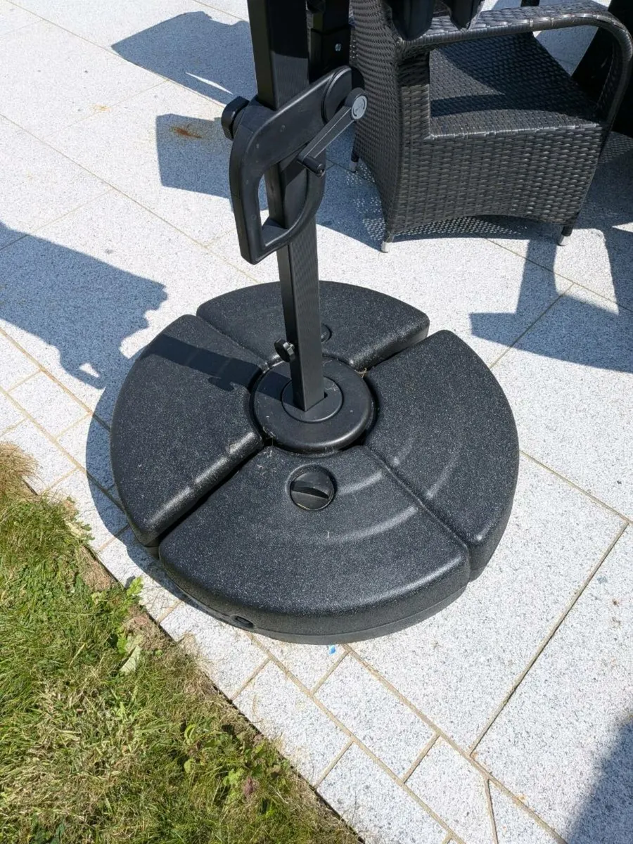 Jysk TRONDHEIM parasol 70 ltr base - Image 1