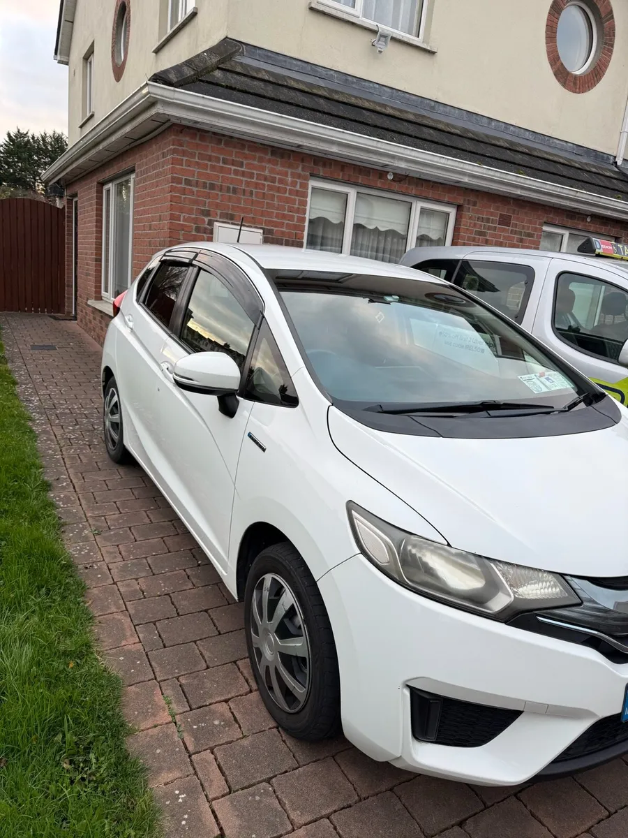 Honda Fit Automatic 2014 - Image 2