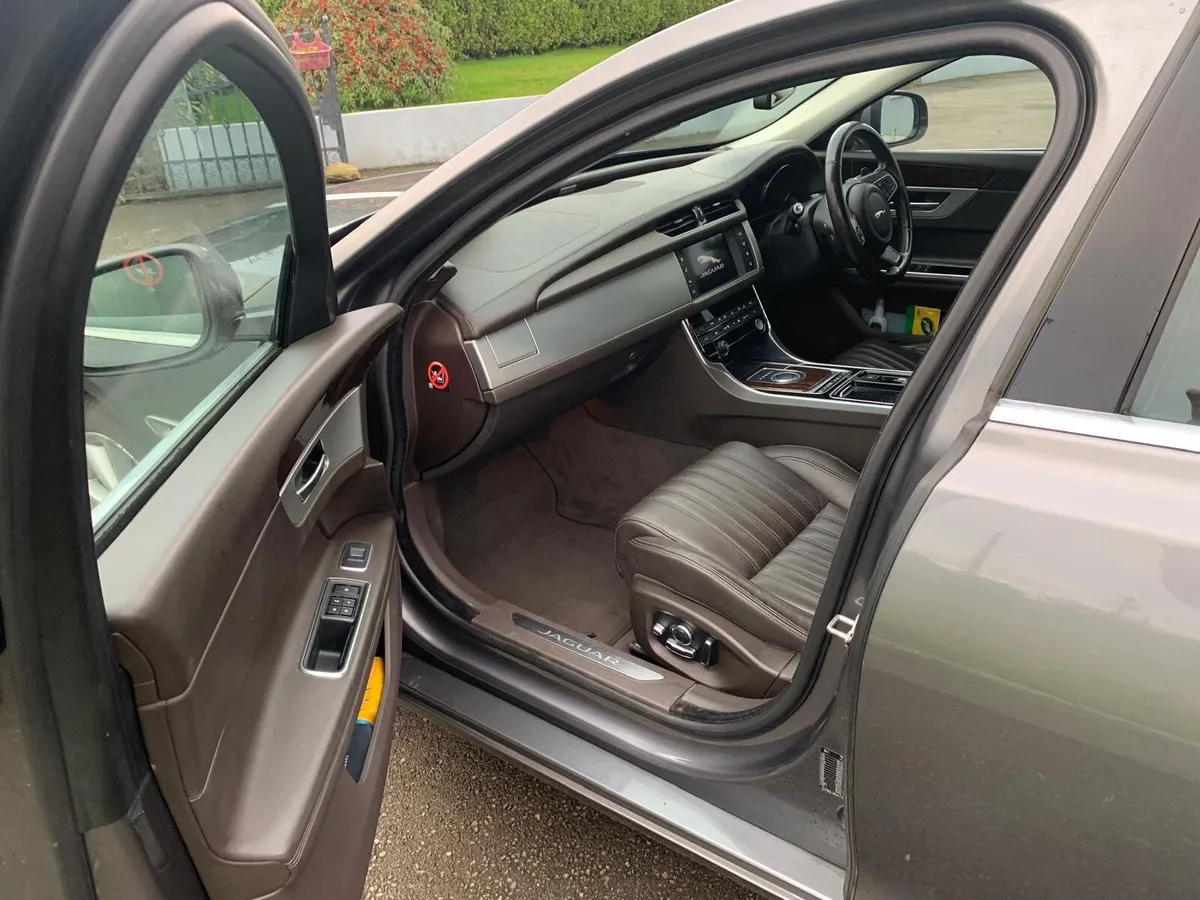 Jaguar XF Portfolio 2016 - Image 4