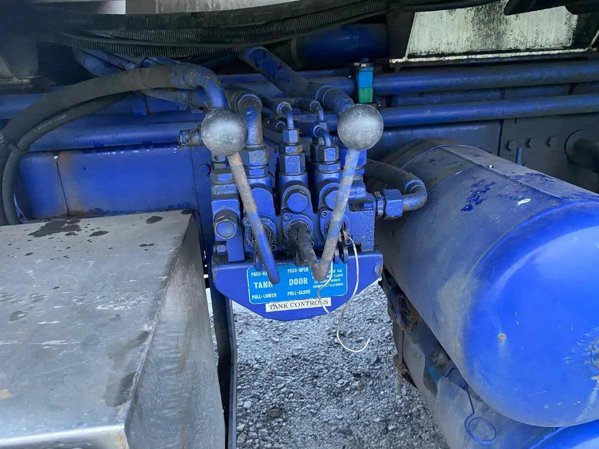 Scania  R420 Vac truck - Image 3