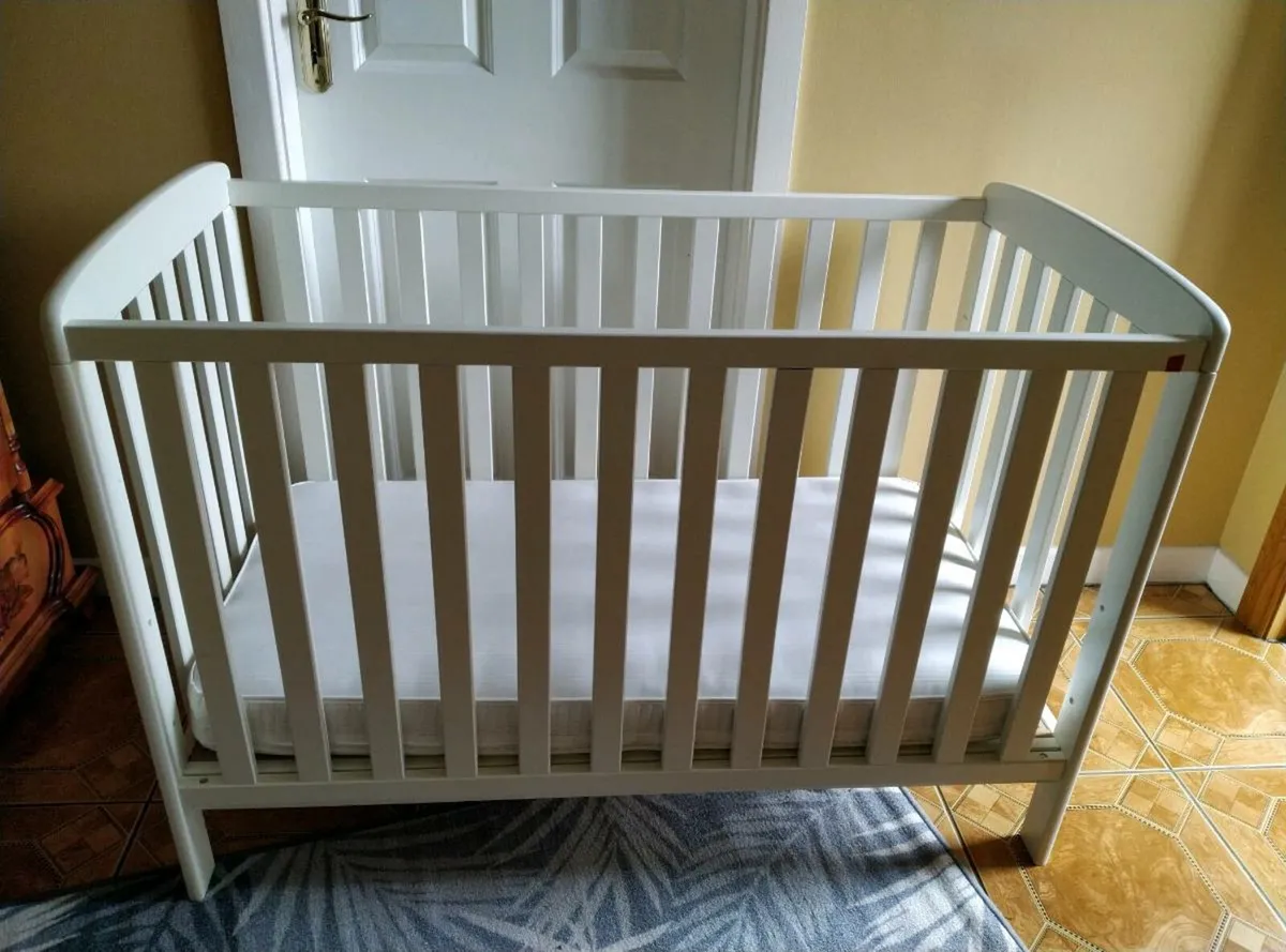 Child's Cot - Image 3