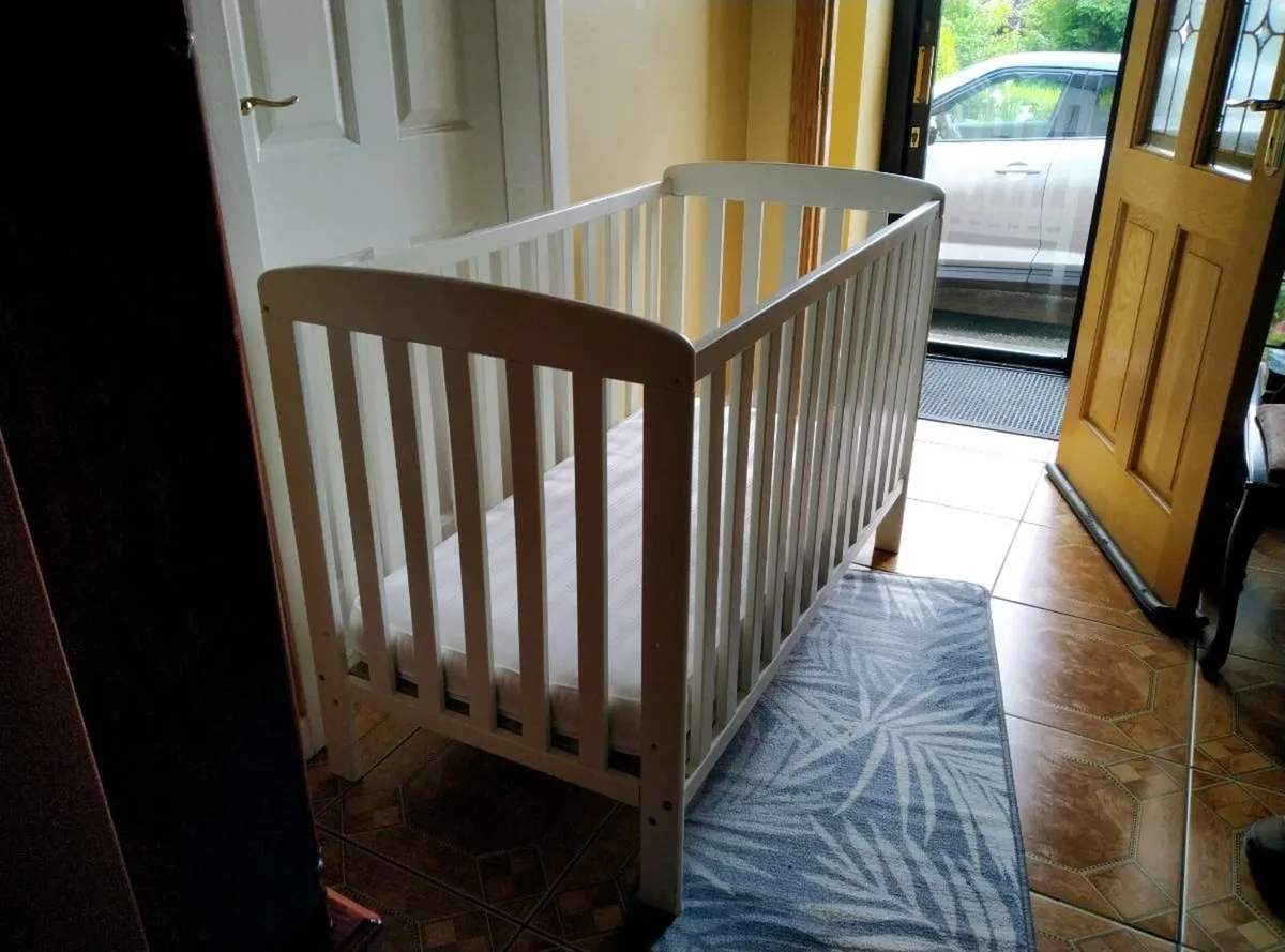 Child's Cot - Image 4