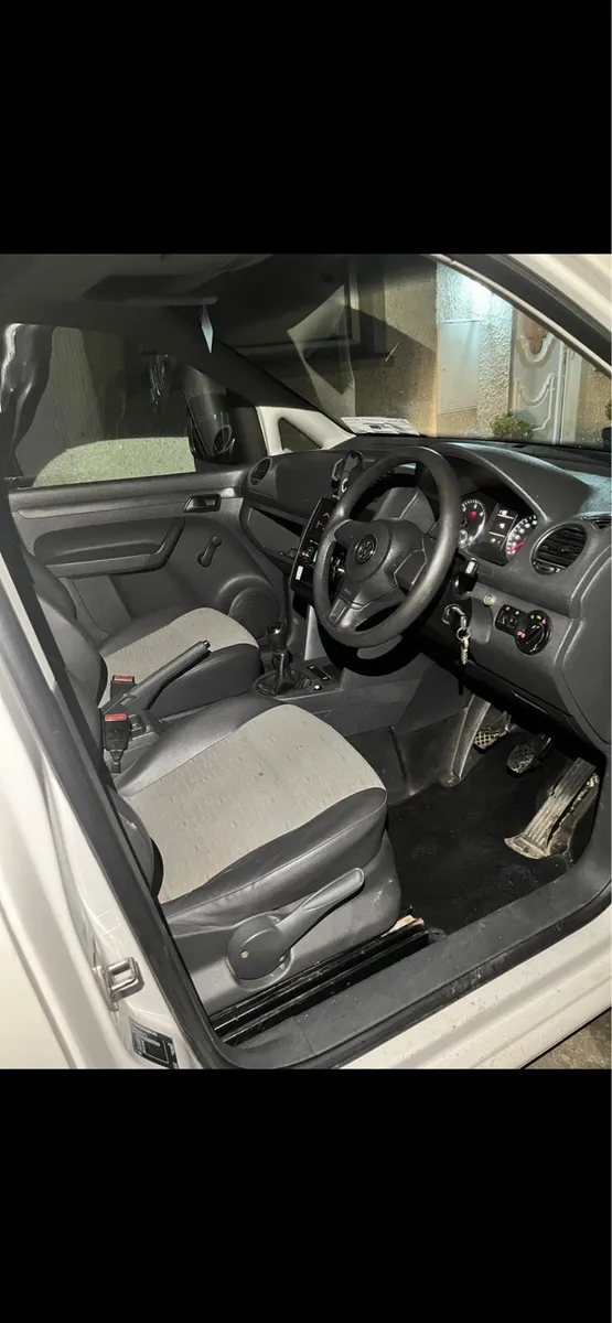 Volkswagen caddy - Image 4