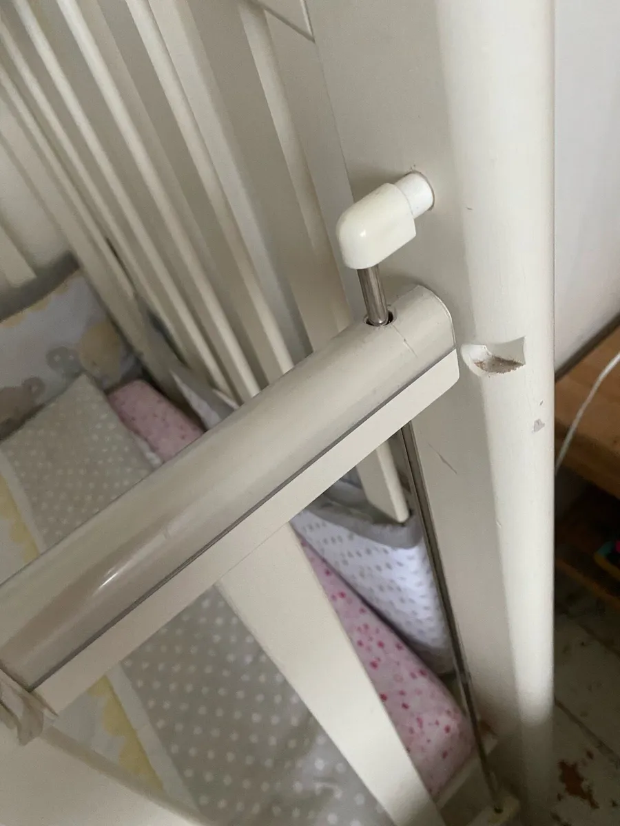 Mamas & Papas drop side cot - Image 3