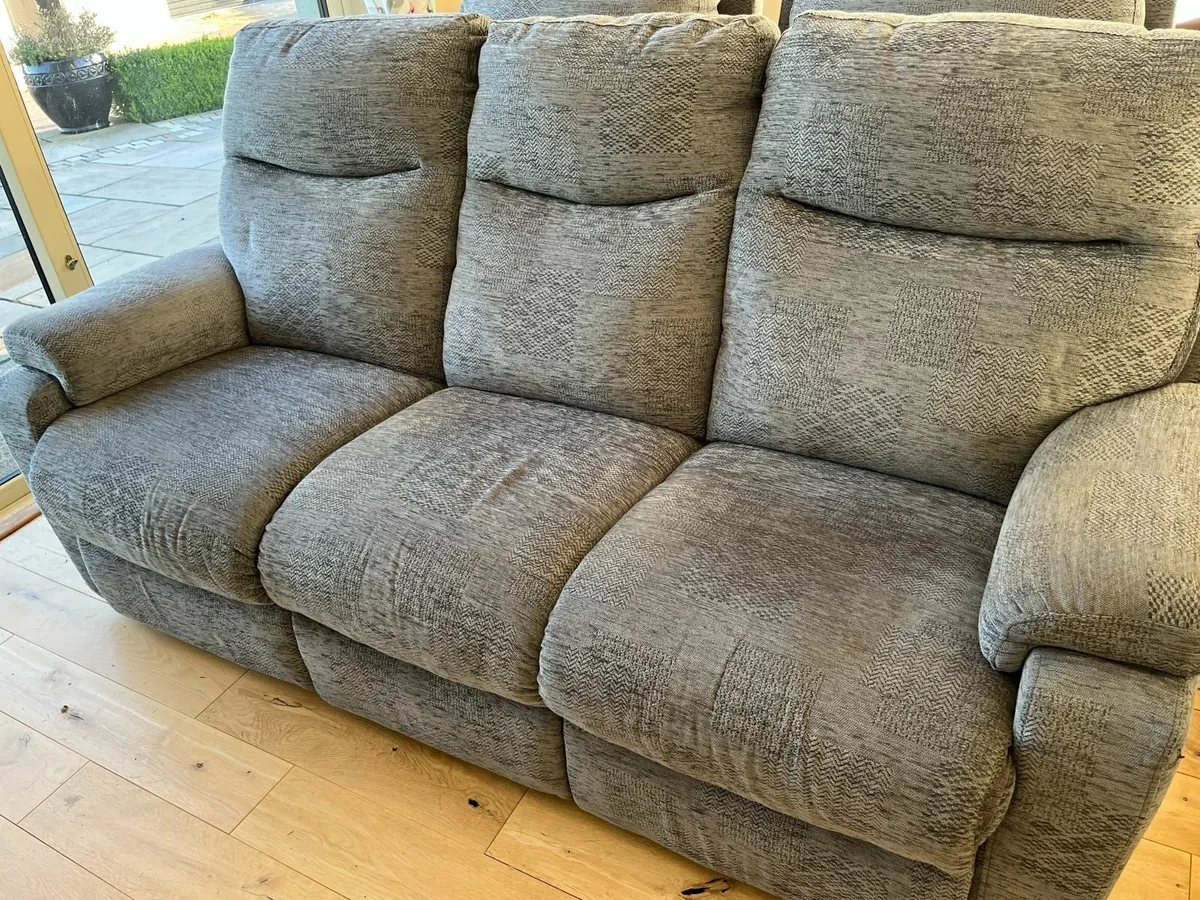 3 Seater Sofa & 2 Armchairs - Image 1