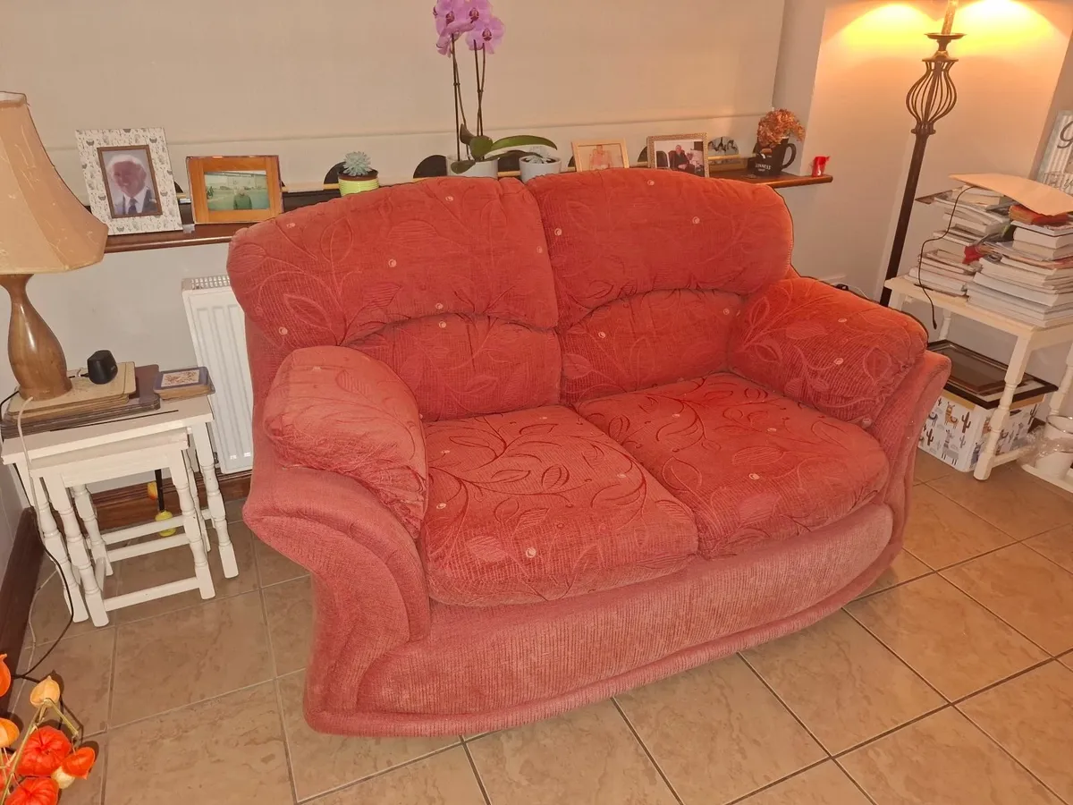 A 2 seater sitee and 1 armchair - Image 2
