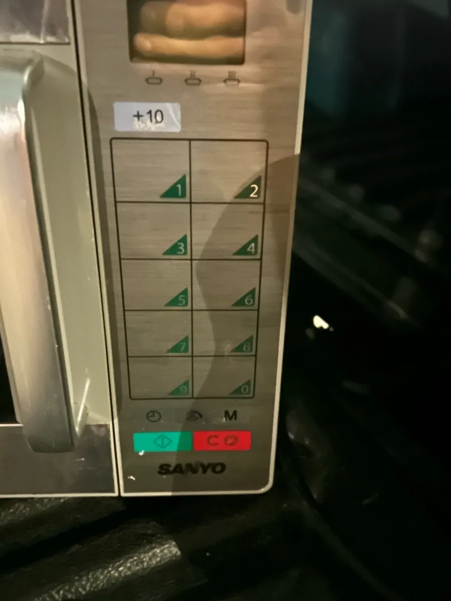 Sanyo commercial microwave - Image 3