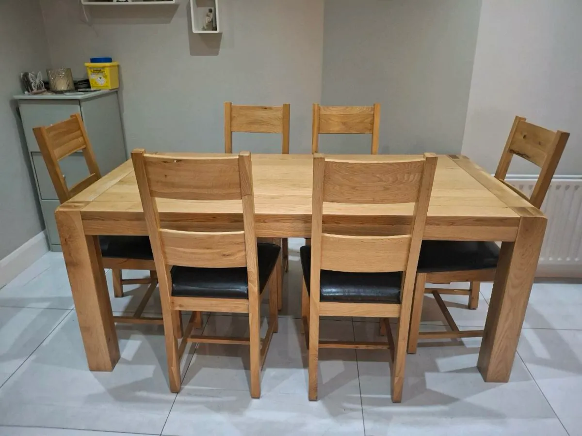 Dining table with 6 chairs - Image 1