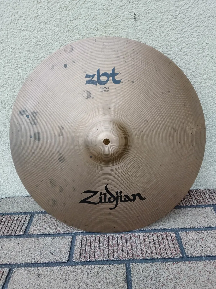16" Zildjian crash cymbal - Image 1