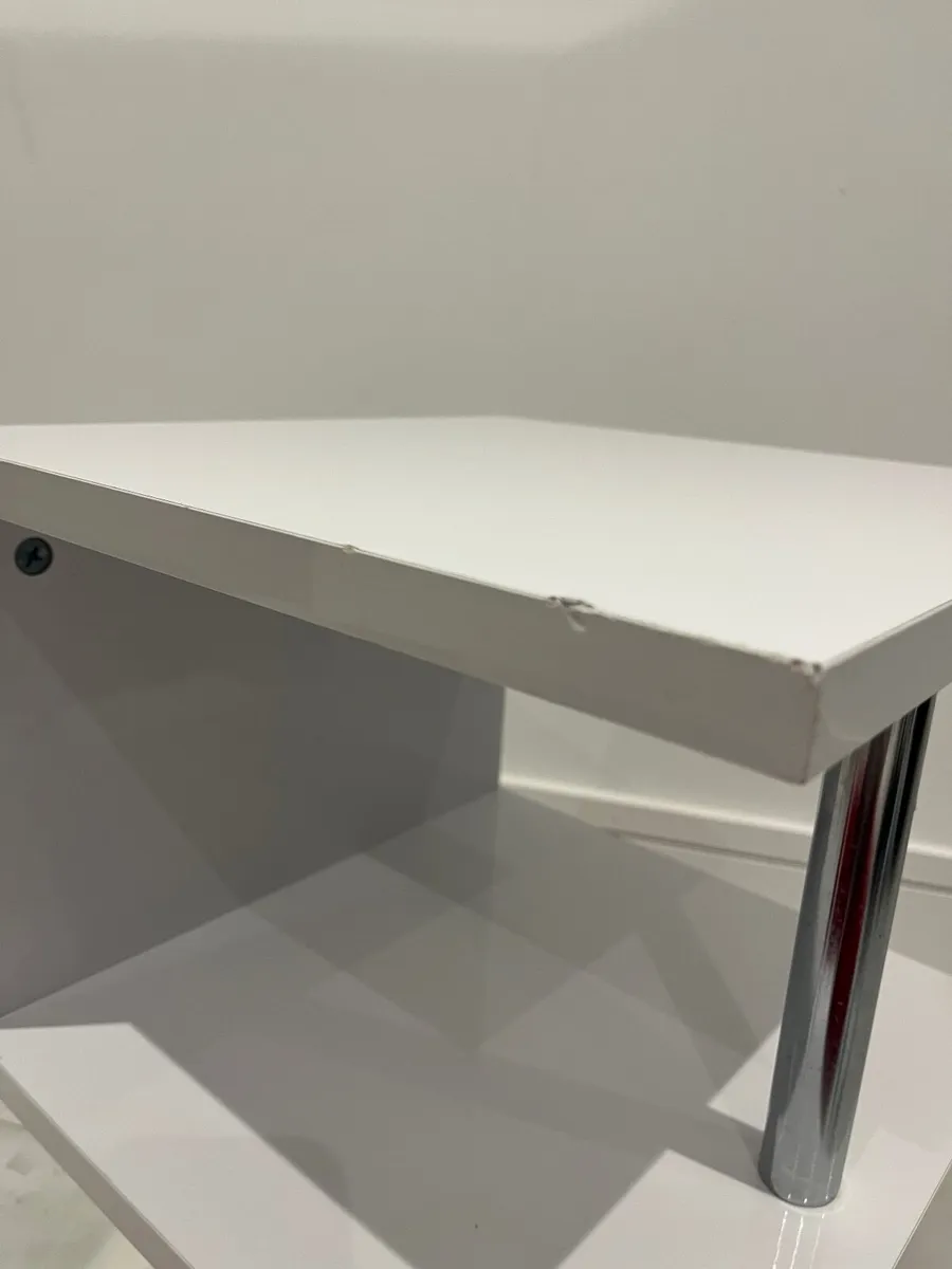White side table - Image 3