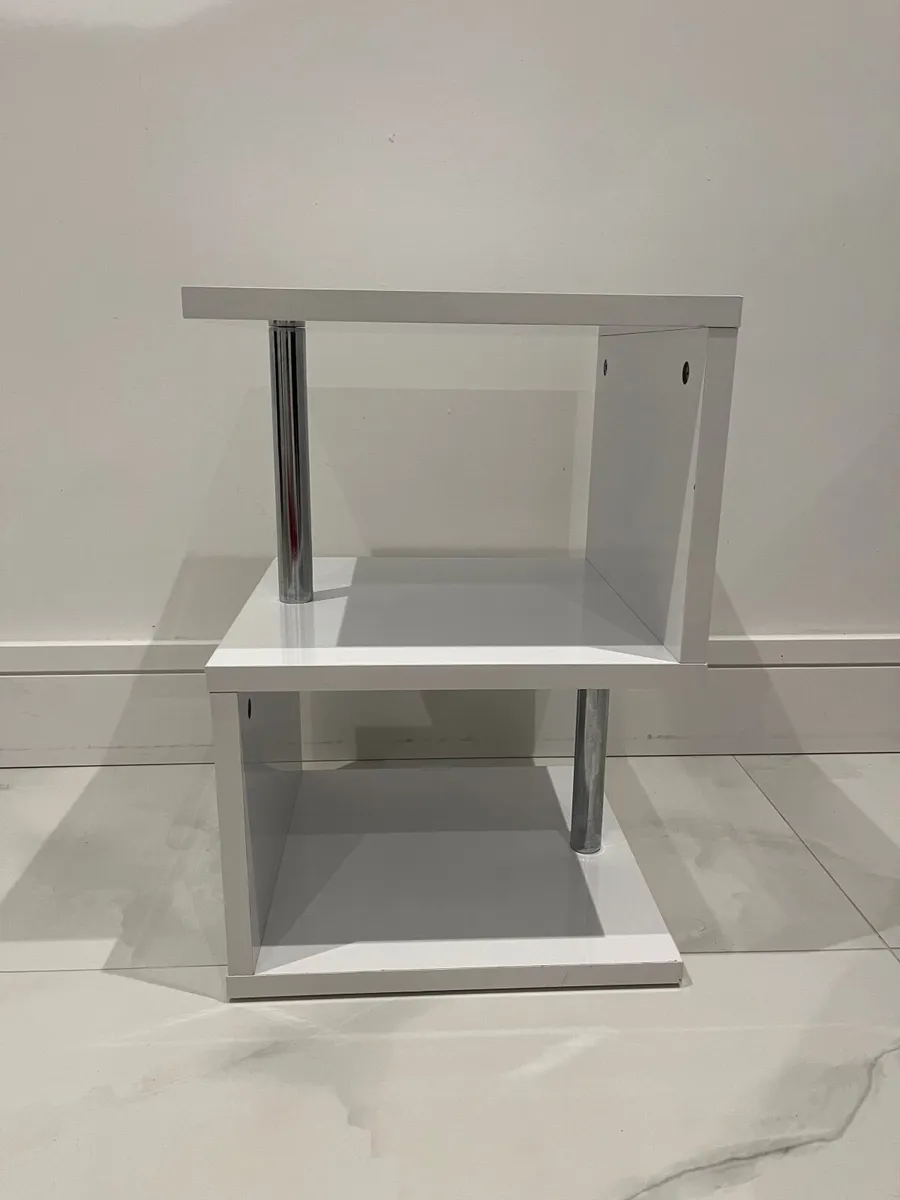 White side table - Image 1