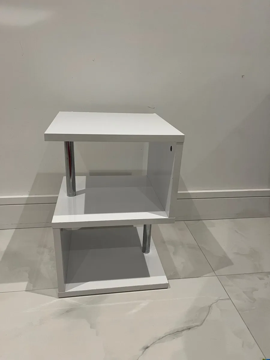 White side table - Image 4
