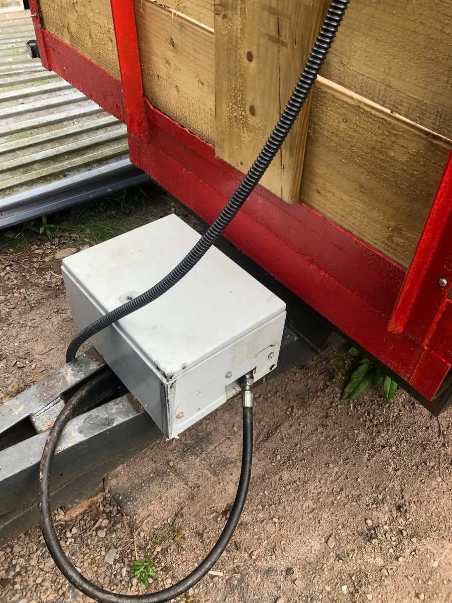 Tipping trailer - Image 4