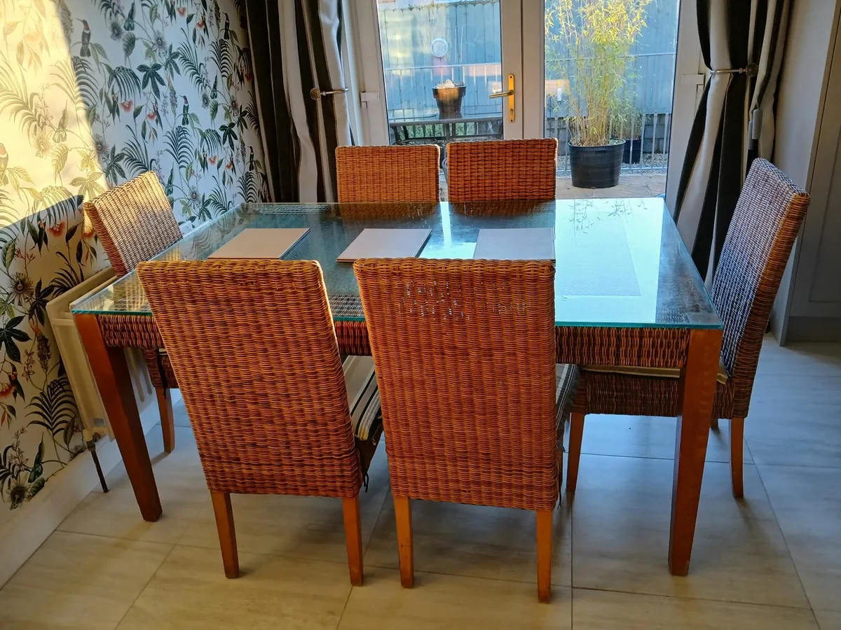 Diningroom Table and Six Chairs - Image 1