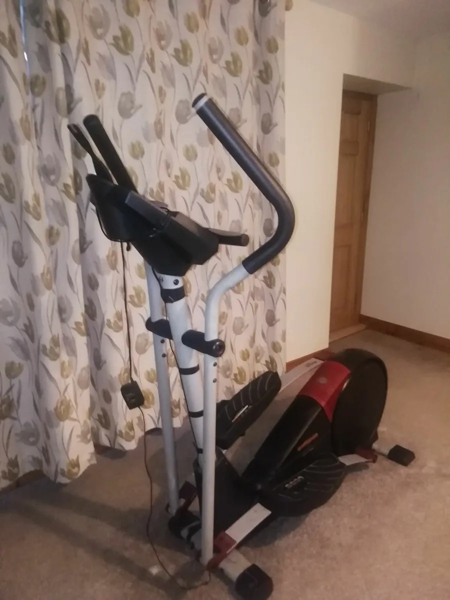 Cross trainer - Image 1