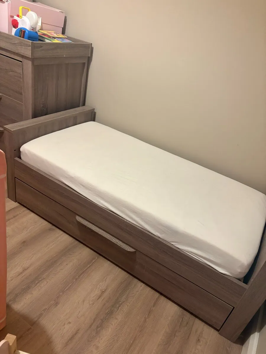 Mamas and Papas Cotbed and dresser - Image 4