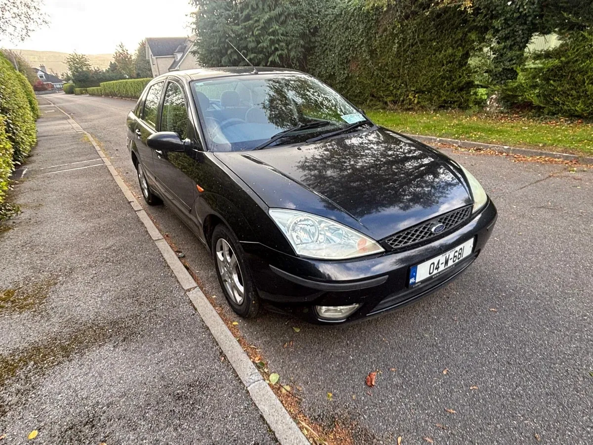 2004 Ford Focus Ghia X…NEW NCT TILL 02/27!!! TAXED - Image 2