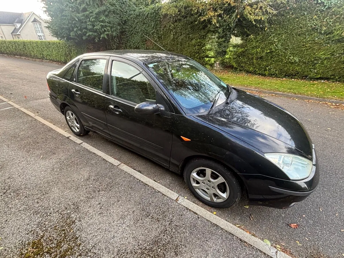 2004 Ford Focus Ghia X…NEW NCT TILL 02/27!!! TAXED - Image 4