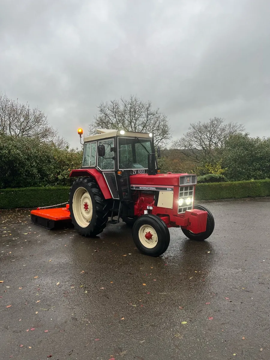 International 684 and abbey 6ft topper - Image 1