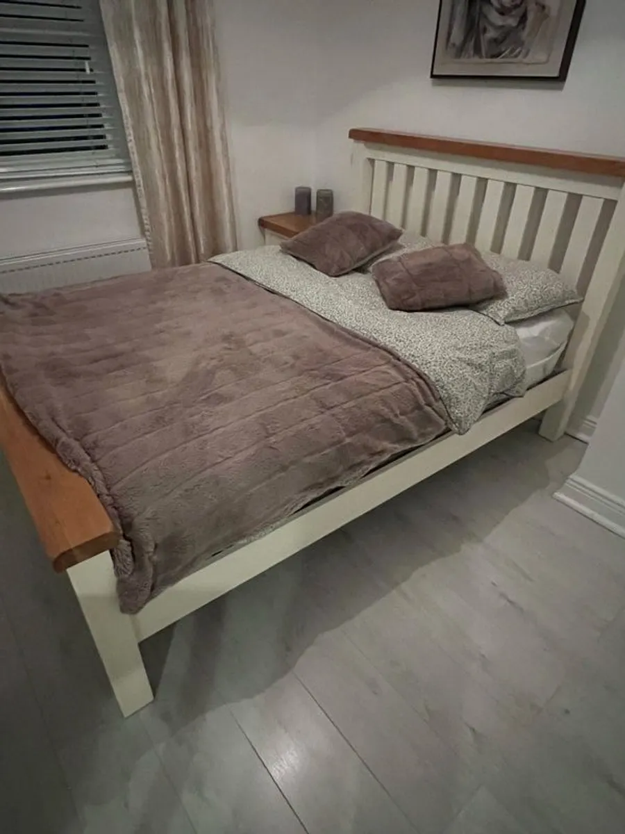 Bedroom set - Image 2