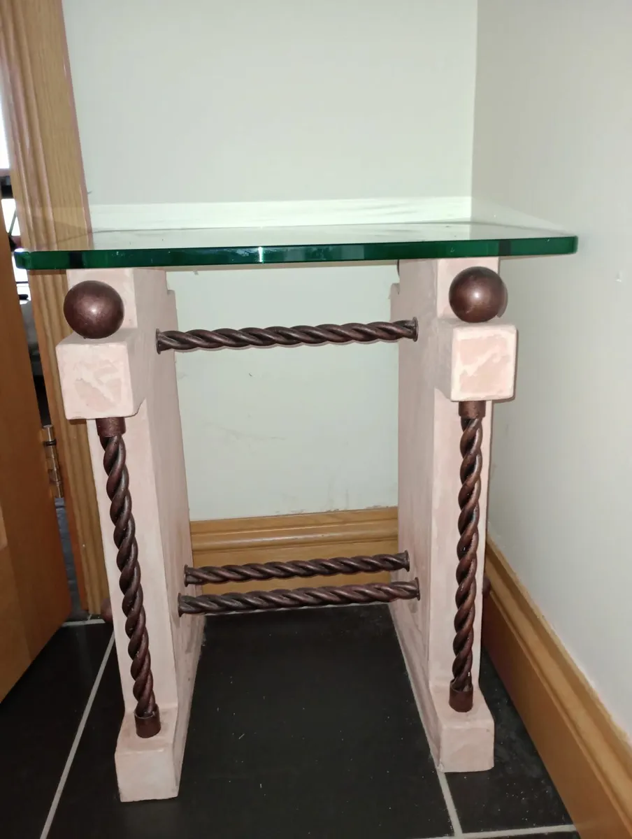 Clock and matching table - Image 2