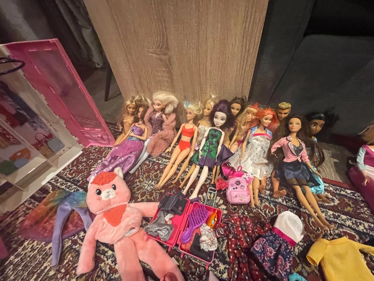 Barbie Mega Bundle – 24 Dolls + Accessories - Image 3