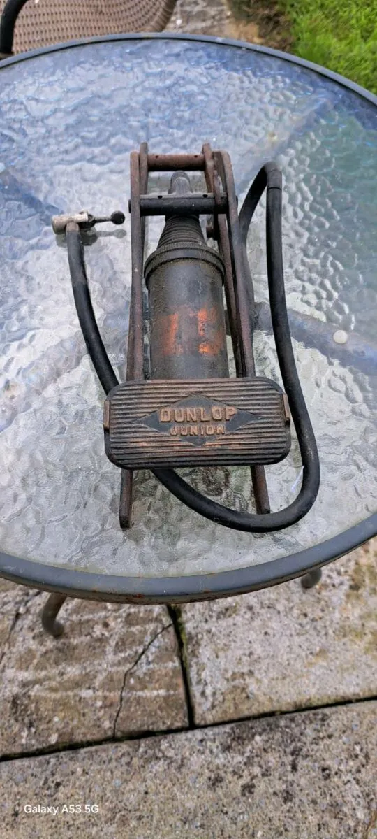 Old  vintage Dunlop   foot pump - Image 3