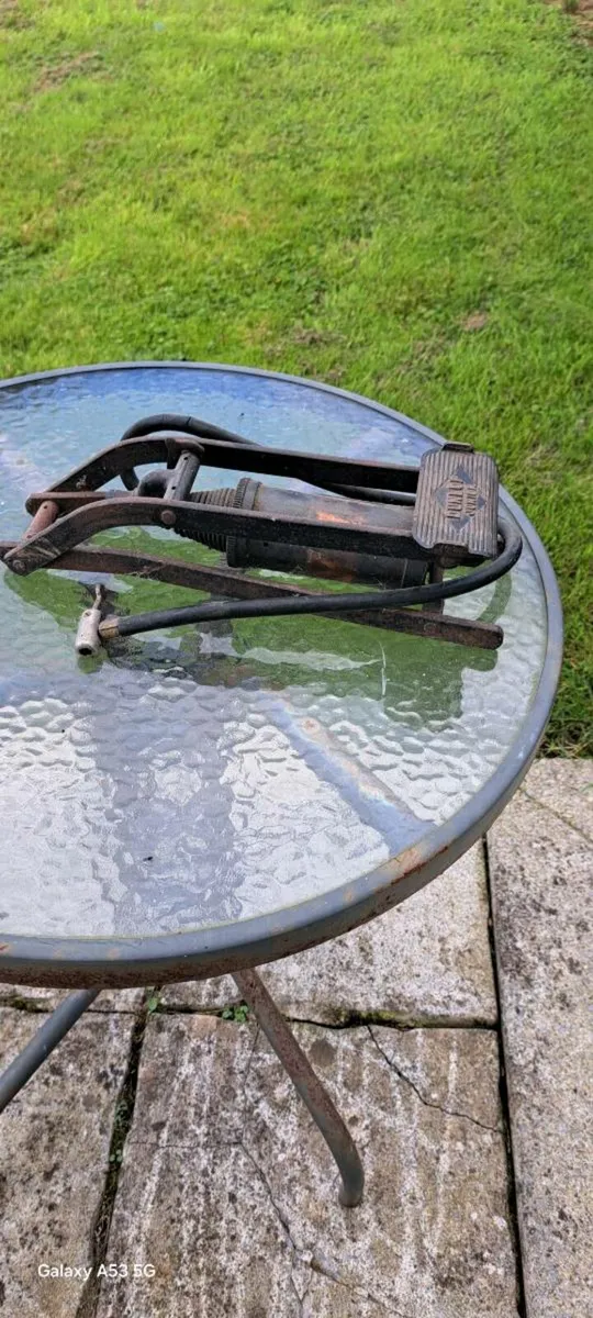 Old  vintage Dunlop   foot pump - Image 4