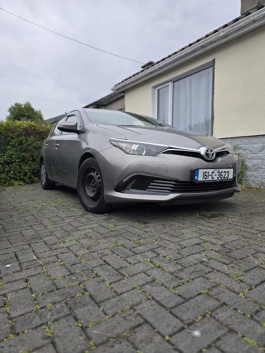 Toyota Auris 2016 - Image 2