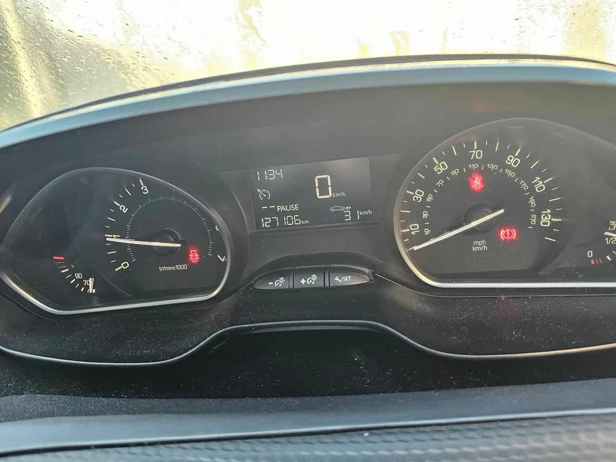 Peugeot 208 2016 - Image 2